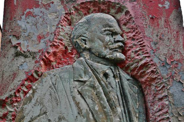 Relevo sobre vermelho